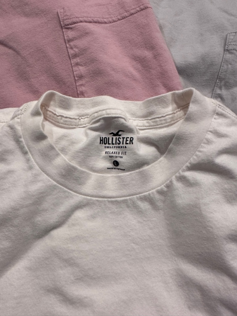 Bundle of 3 Hollister Short-Sleeve Relaxed Pocket Tees — Pink, Light Gray, Cream - Picture 2 of 6